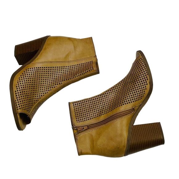 Soda Tan Anajay Peep-Toe Bootie - Size 7.5 - Picture 9 of 14